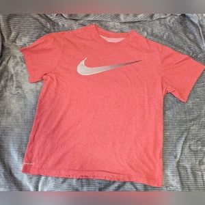 The Nike tee Dri-fit short sleeve shirt Sz: L